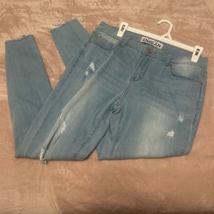 DENIM LIGHT WASH SKINNY JEANS SIZE 11